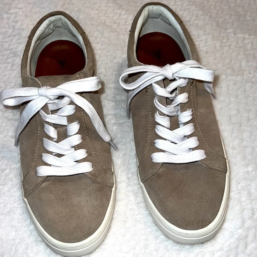 Frye Kerry Low Top Lace Up Women Sneaker Size 9.5M Tan Suede